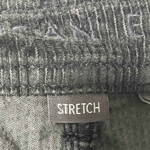 American Eagle Women’s Black Corduroy Cargo Pants Size 6 Regular - Picture 12 of 14